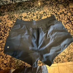 lululemon athletica Women's blue shorts // 5 inch inseam // size 12